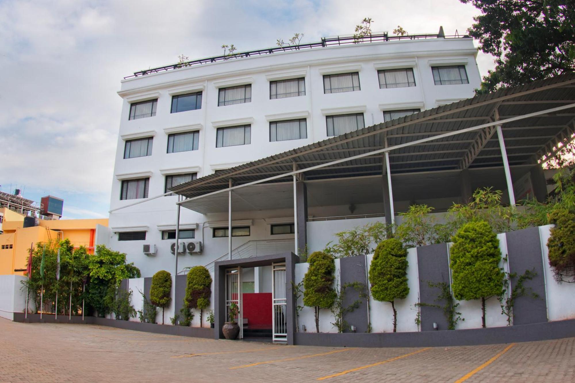 President Hotel Májszúr Kültér fotó